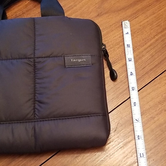 Targus quilted computer notebook small tote! - Picture 3 of 6